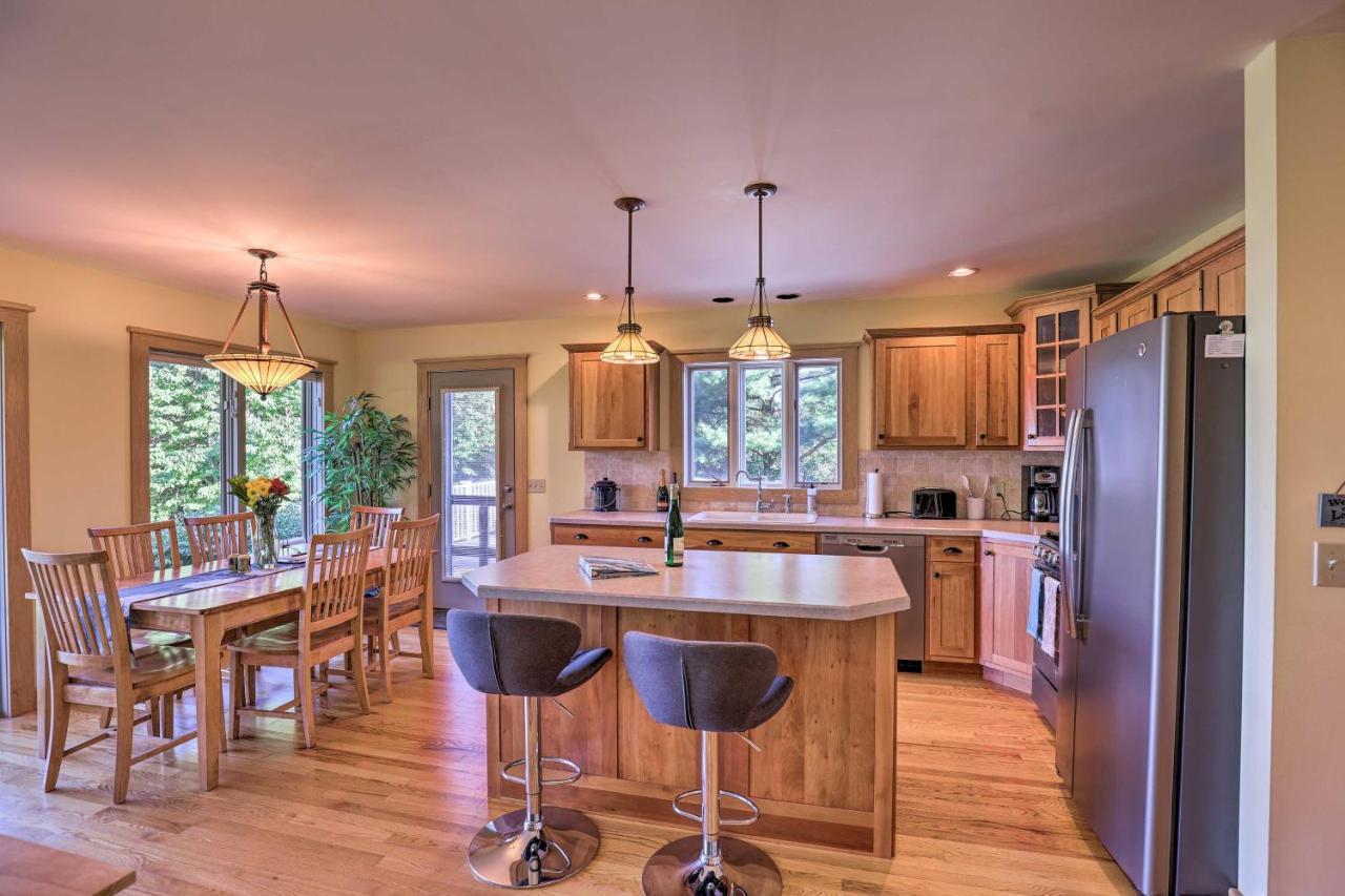 Lake-View Home With Pool In Hammondsport! Exterior photo